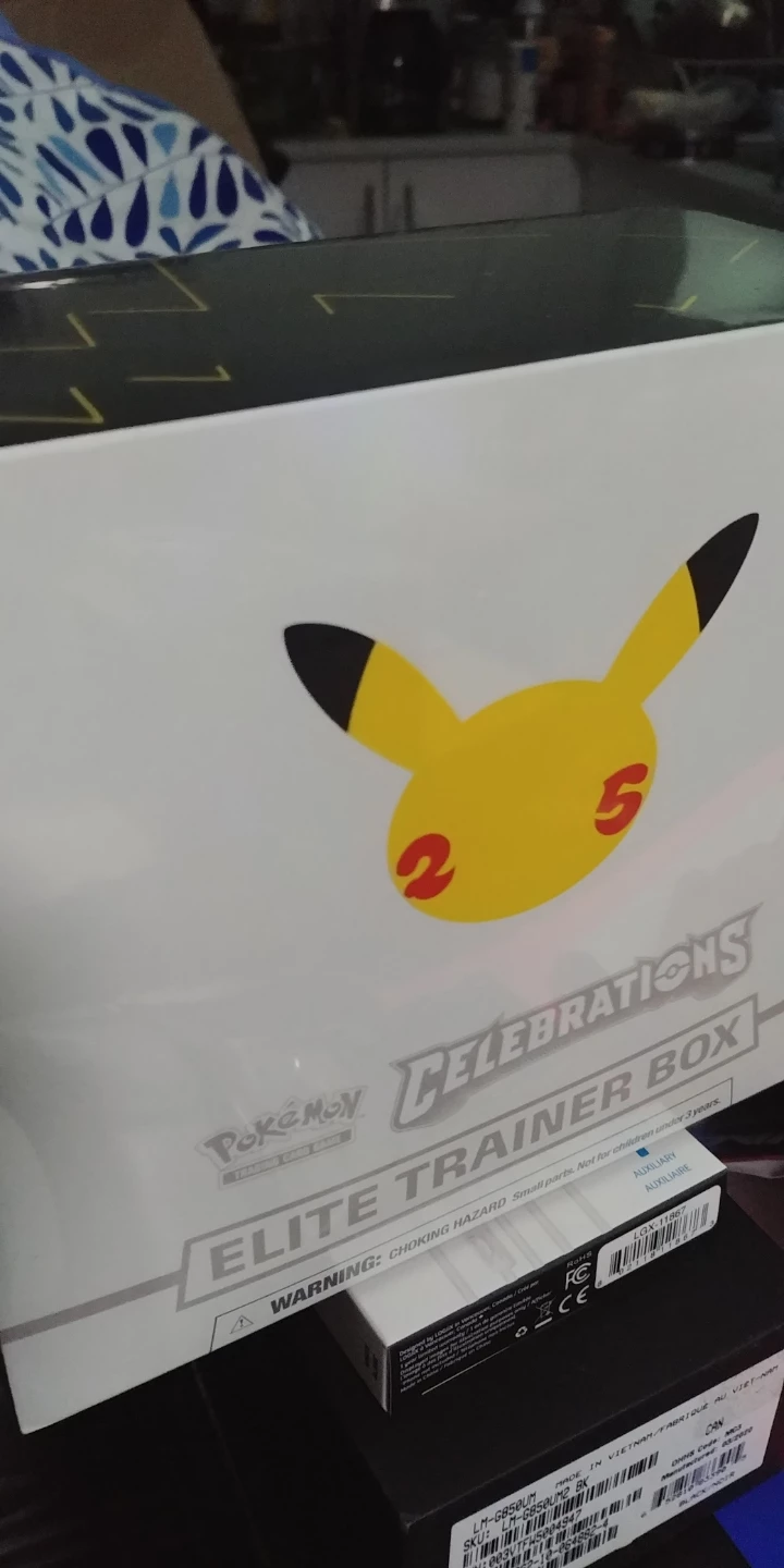 Celebrations 25th Anniversary Pokemon ETB