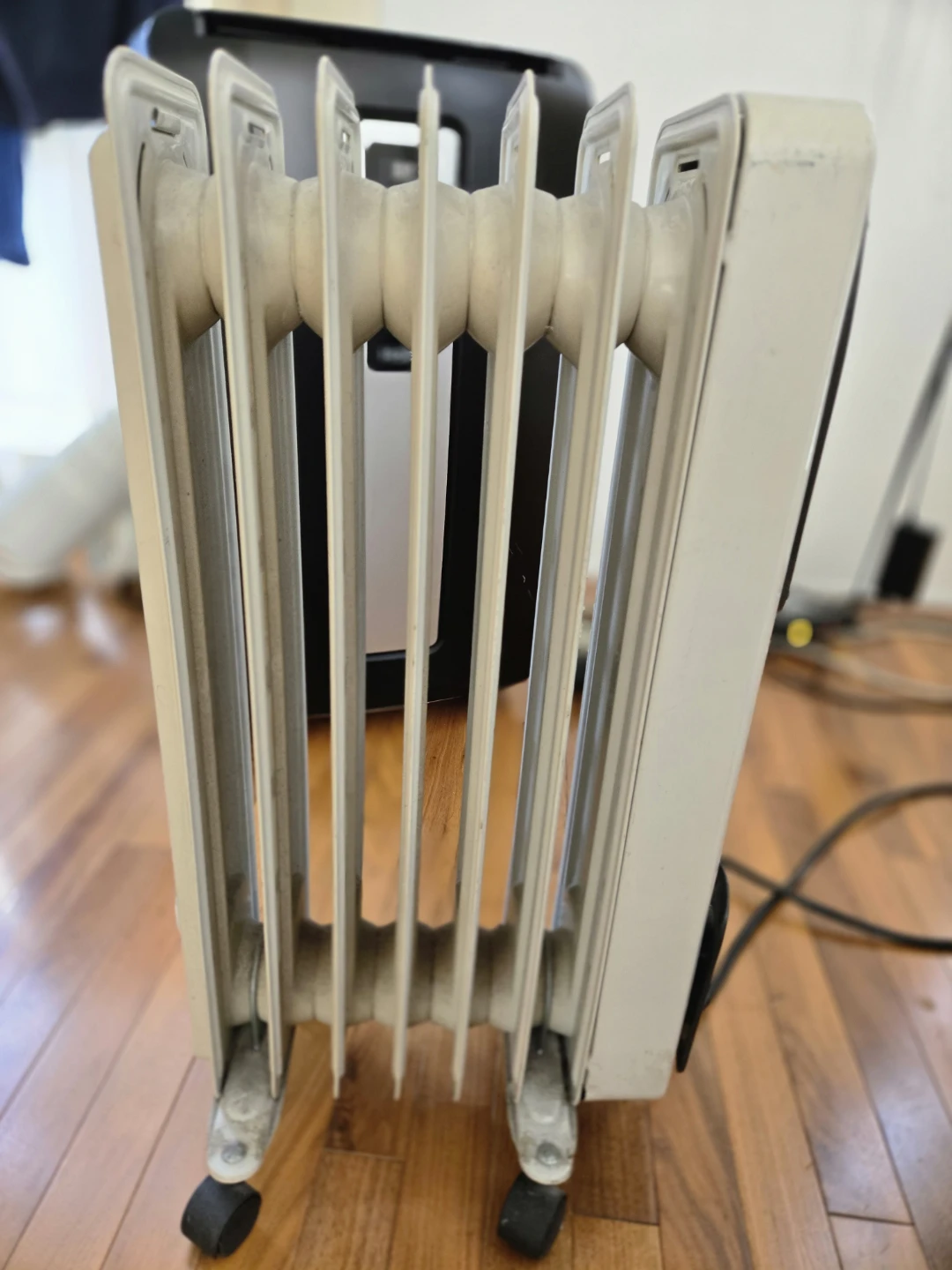 DeLonghi Oil-Filled Radiator Heater - PICKUP only