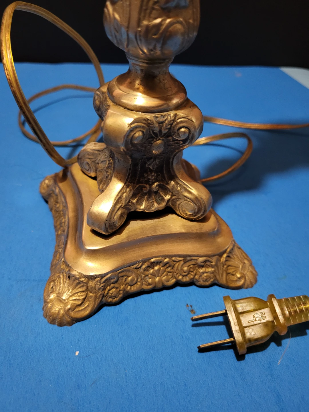 Heavy Vintage Ornate Brass Table Lamp - photo 2