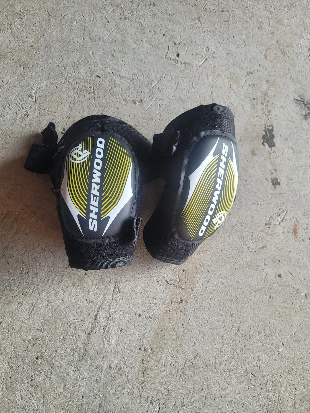 Sherwood Hockey Elbow Pads size  youth small