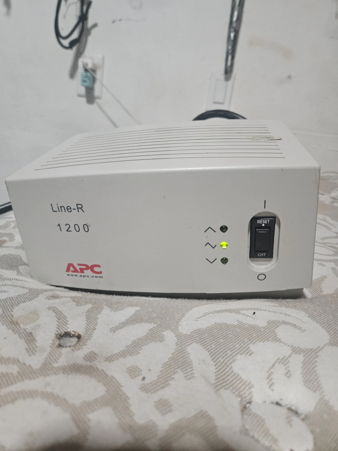 APC Line-R 1200 Voltage Regulator