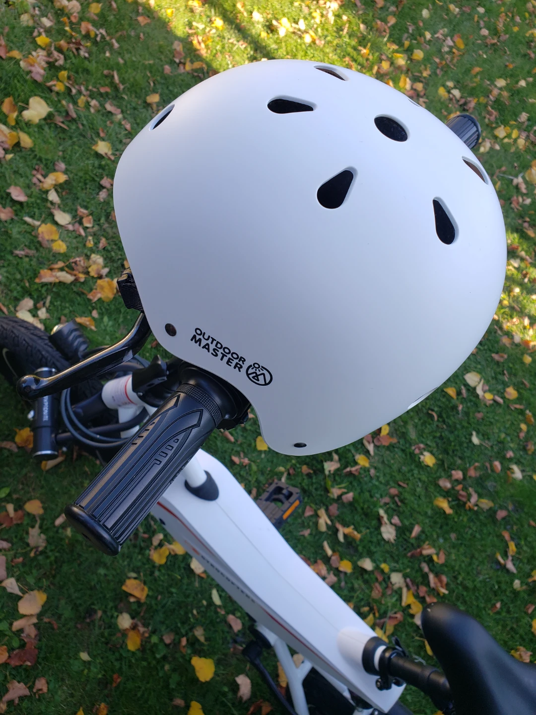 OutdoorMaster White Bike Helmet