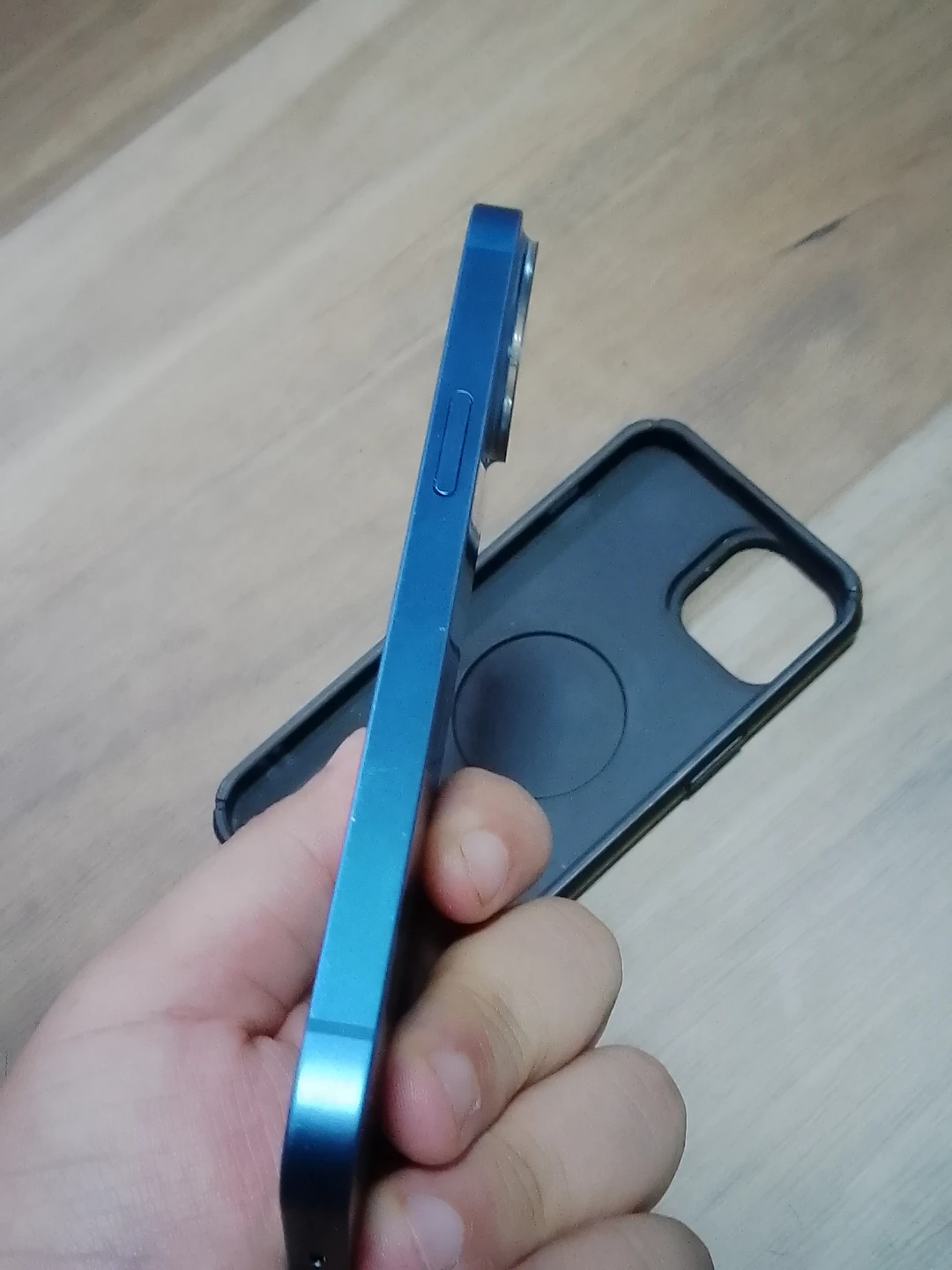 iPhone 13 (128GB) in Blue - photo 4