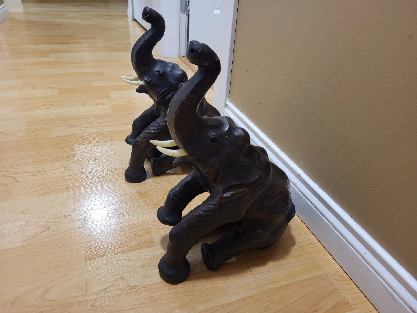 Set of Two Decorative Elephant Figurines - photo 2
