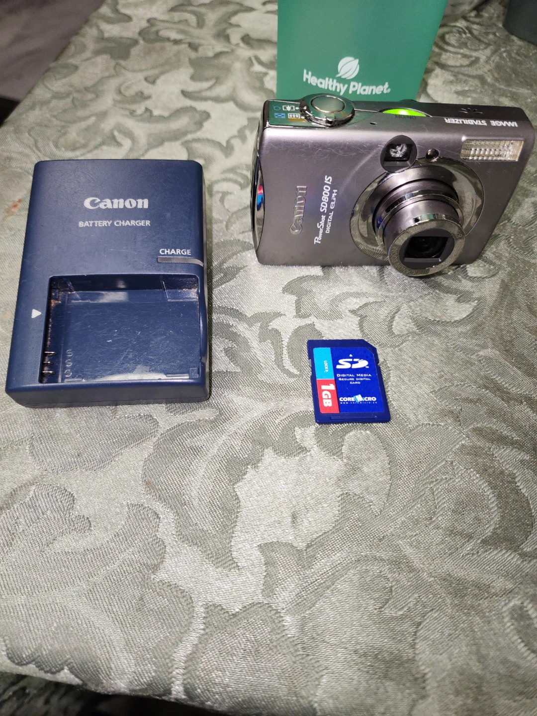 Canon PowerShot SD800 IS Digital ELPH Camera