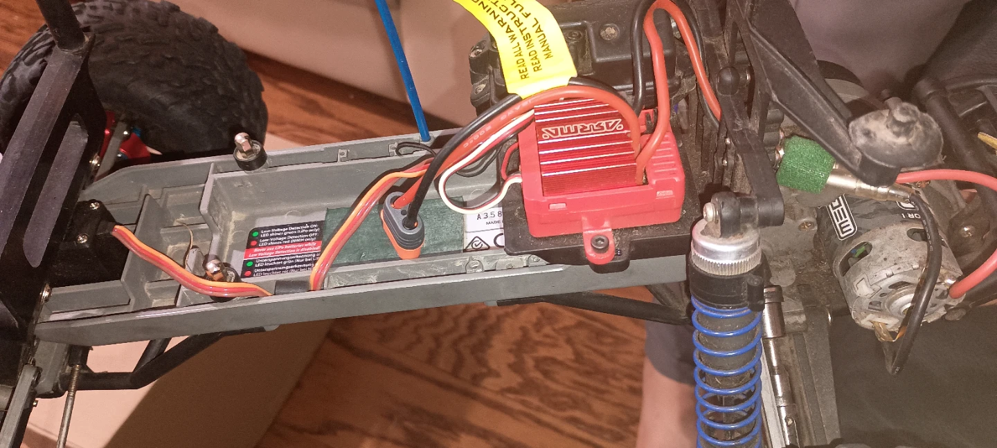 Traxxas RC Truck with Controller and Batteries - photo 3