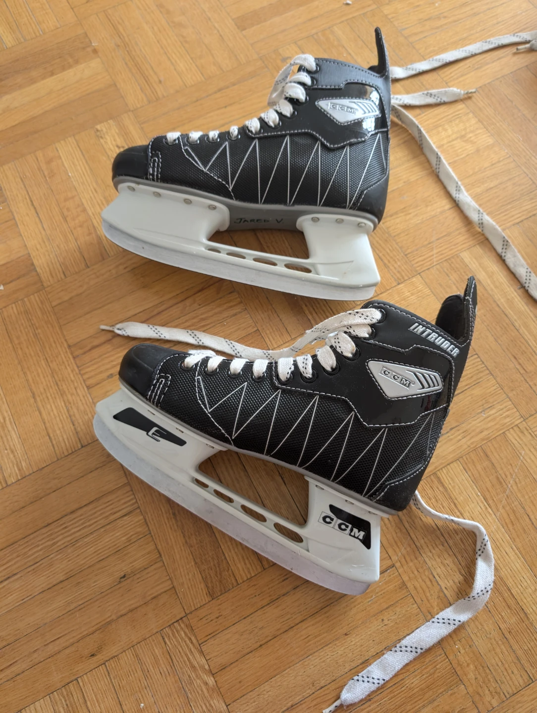 CCM Intruder Ice Skates Size 5