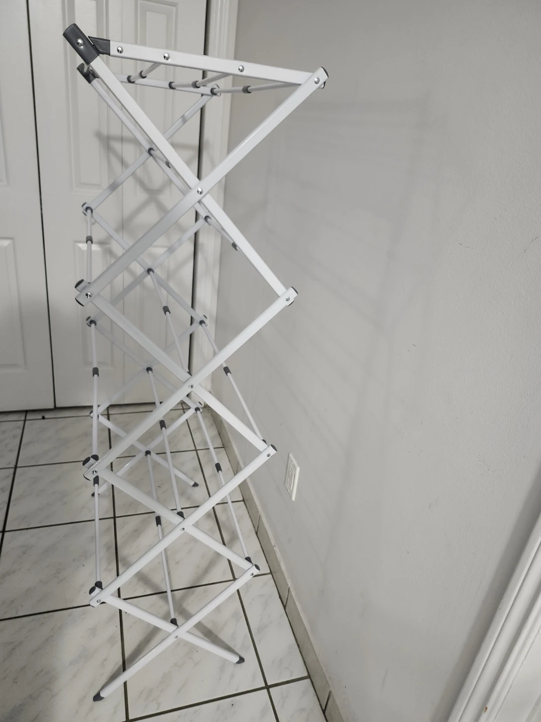 White metal drying rack - photo 3