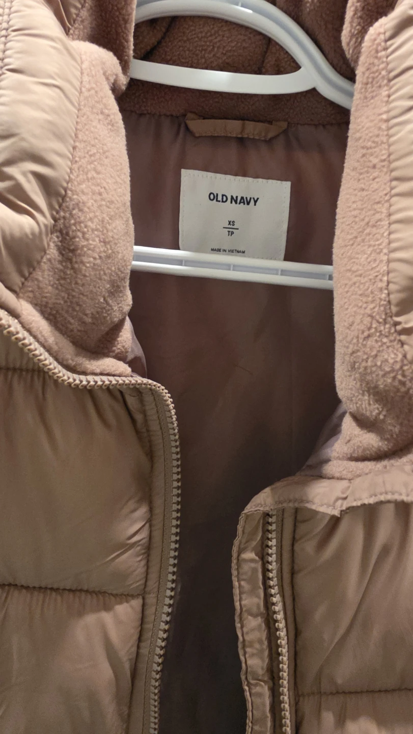 Old Navy Puffer Vest - photo 3