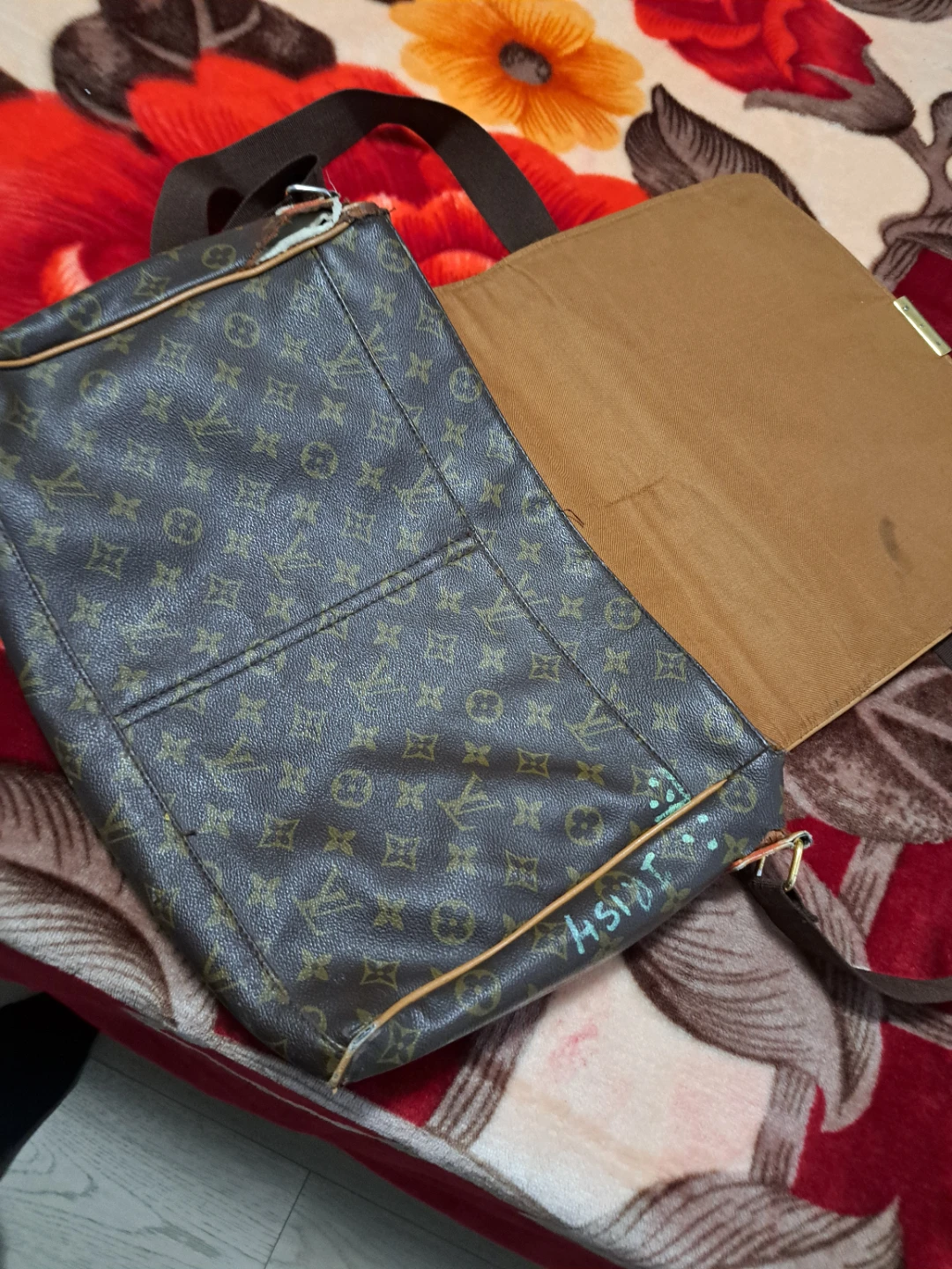 Louis Vuitton Monogram Messenger Bag - photo 3