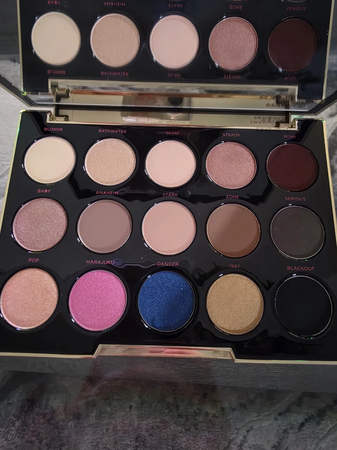 Urban Decay x Gwen Stefani Eyeshadow Palette - photo 3