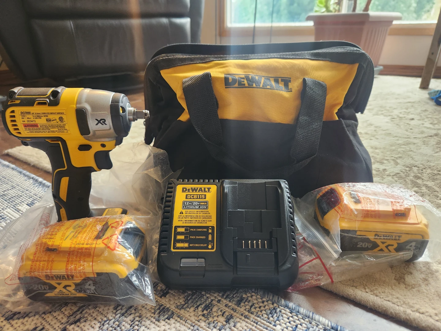 DEWALT DCF890 Cordless Impact Wrench Kit - photo 2