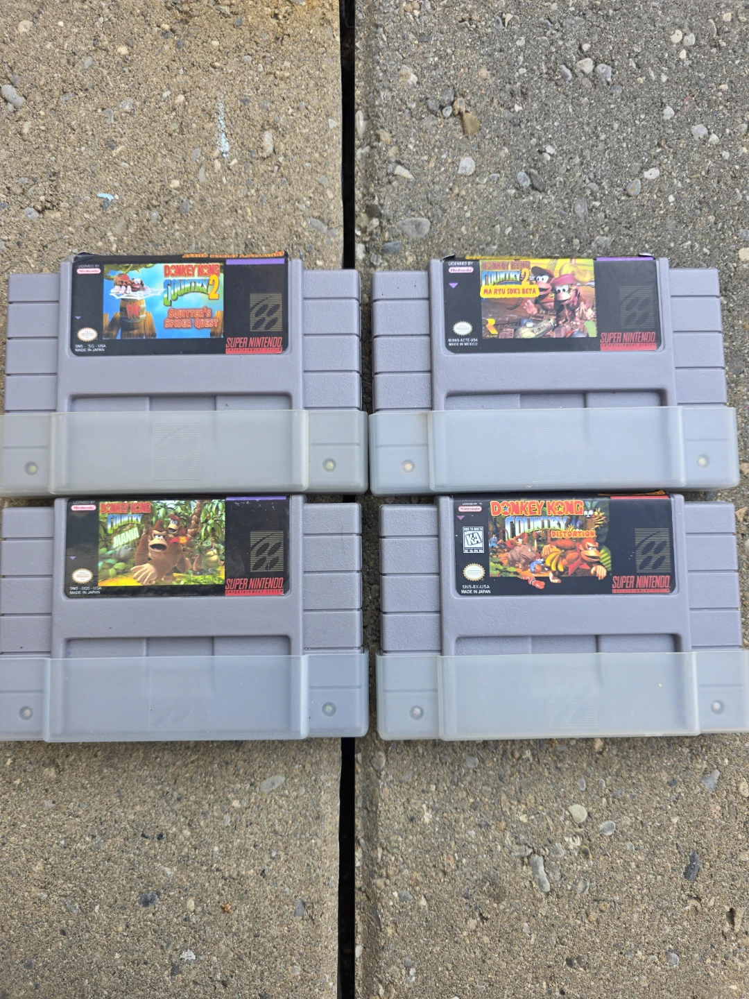 Donkey Kong Country SNES Game Cartridge Lot - photo 2