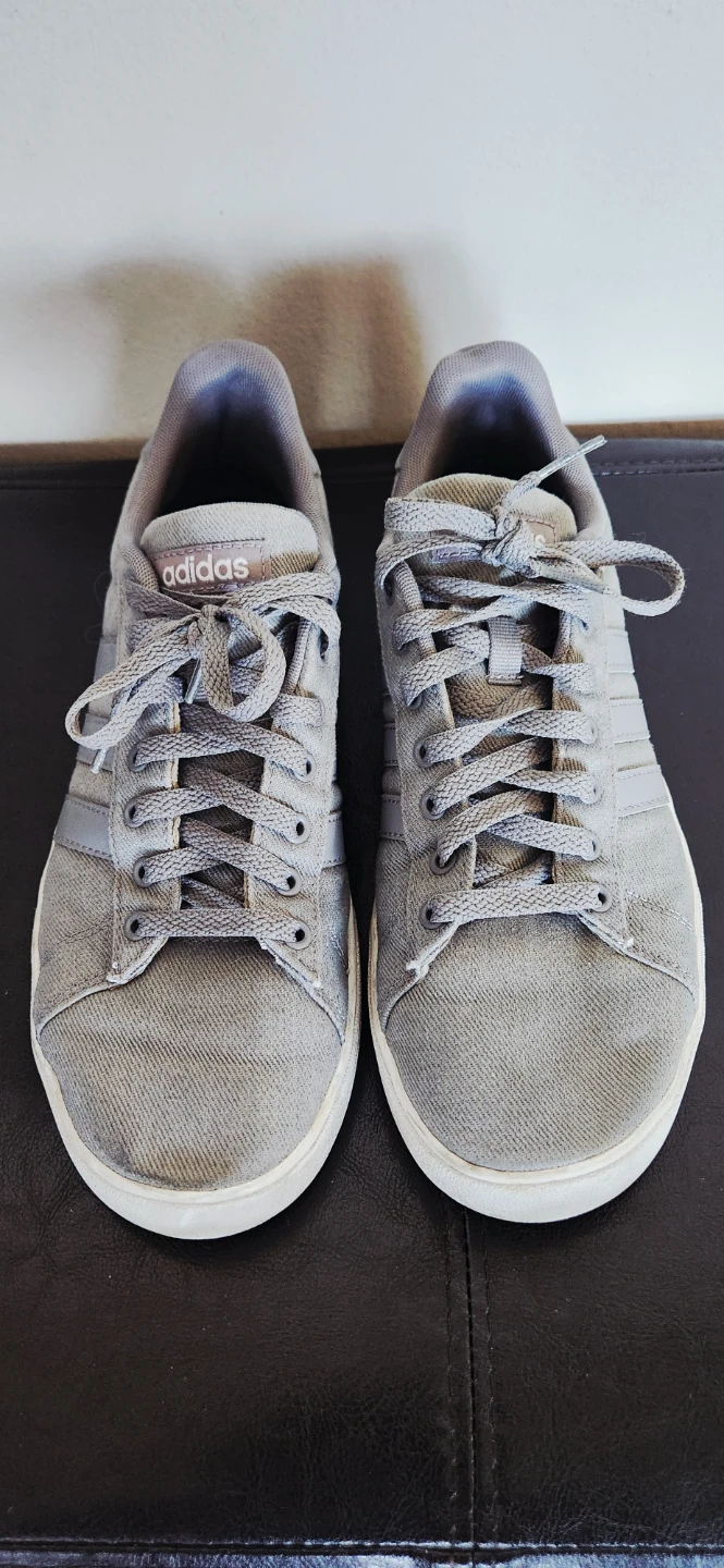 Adidas Mens Athletic shoe Size 8.5