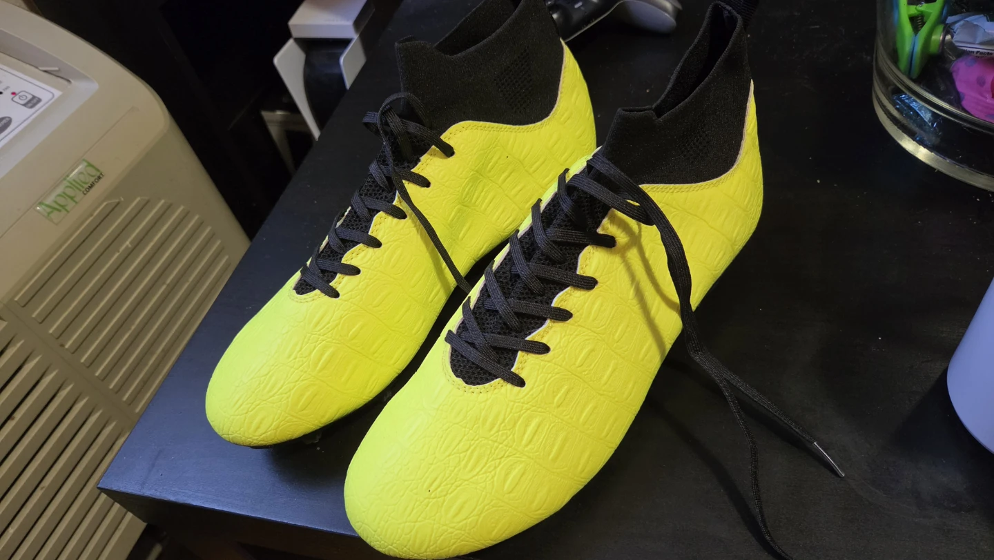 Cleats 9.5 New $10