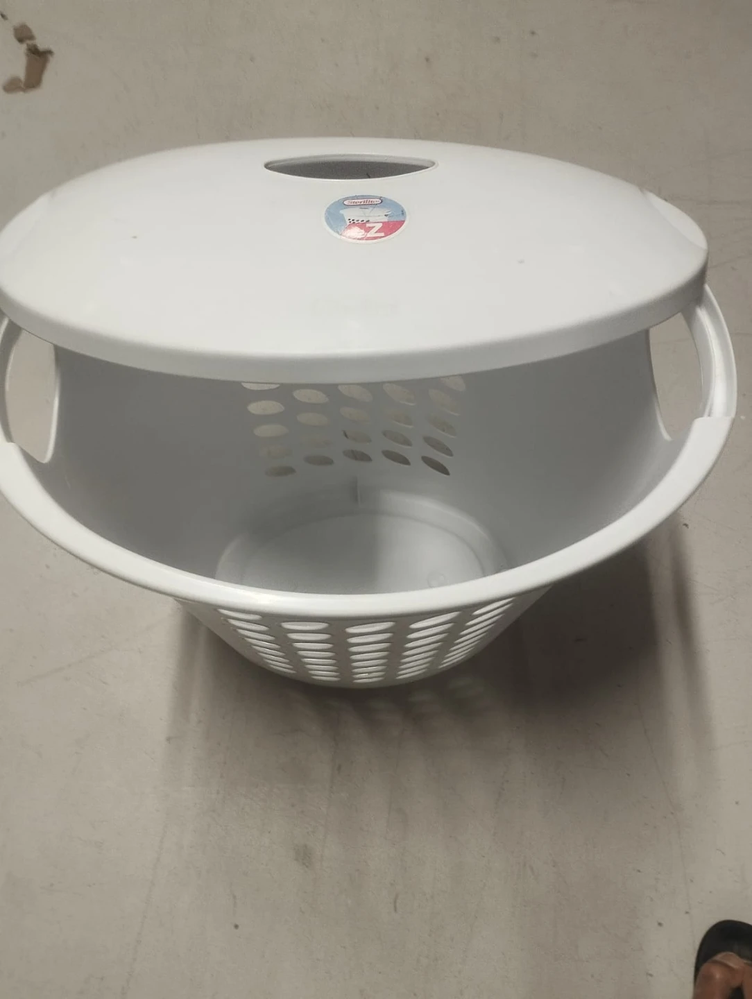 Sterilite White Plastic Laundry Hamper - photo 5