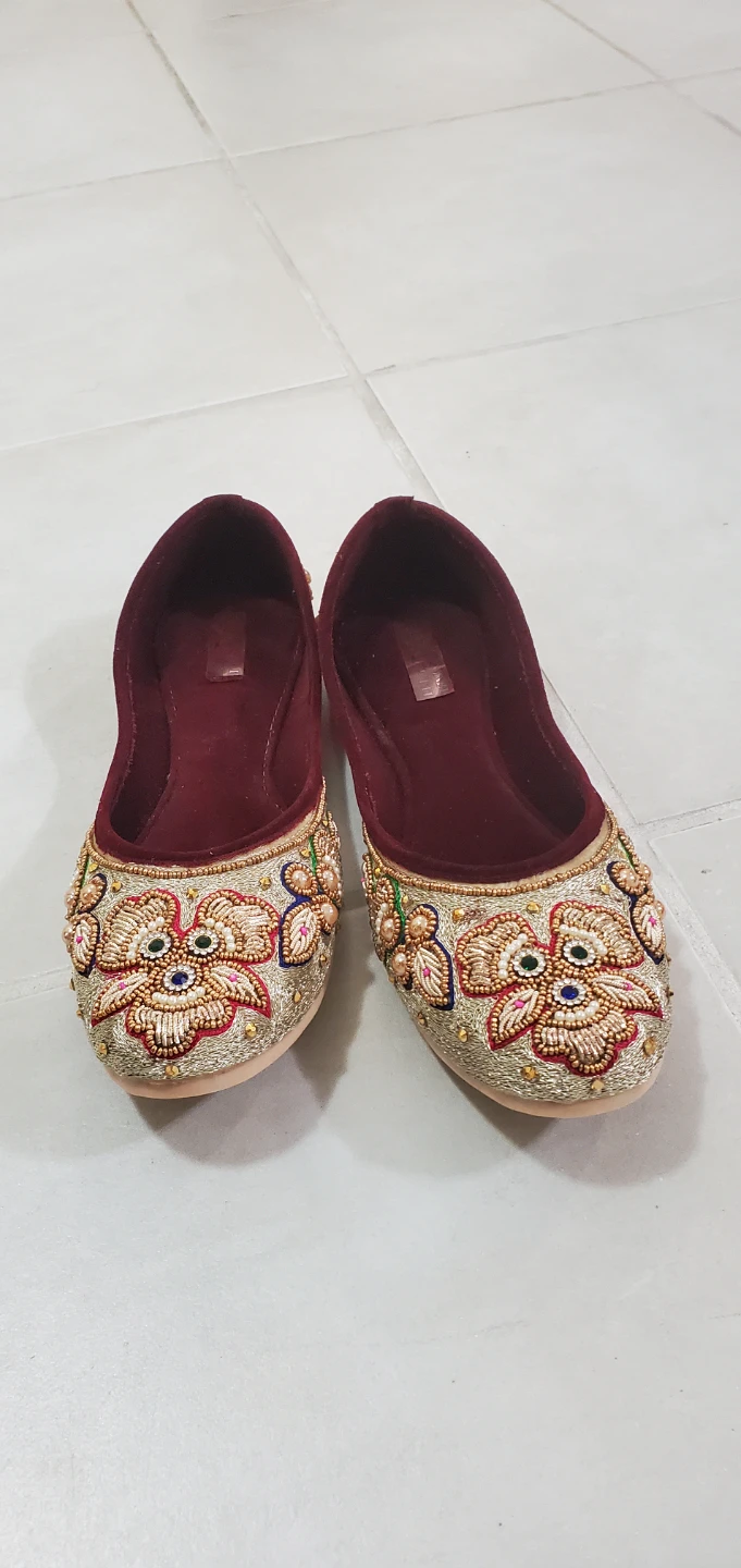 Beaded Juttis - Size 10 Canadian - photo 3