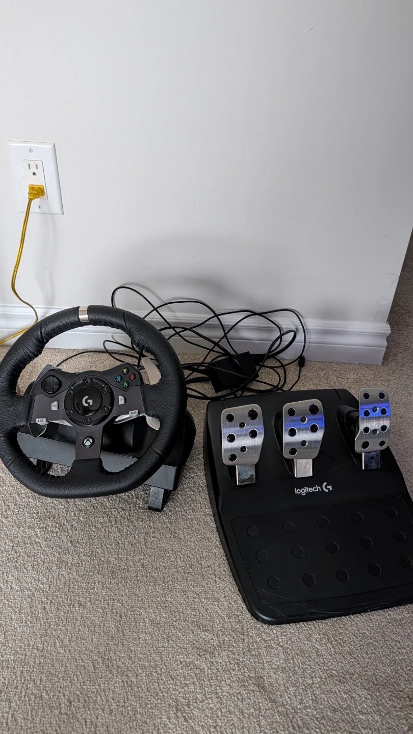 Logitech G920 Racing Wheel and Pedals
