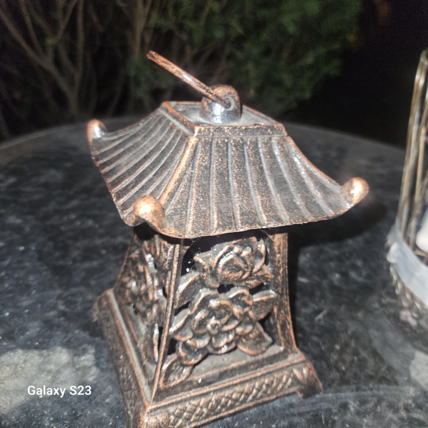 Decorative Asian-Style Metal Lantern - photo 3