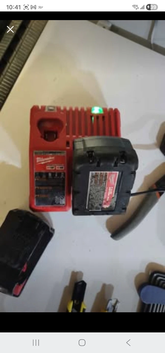 Milwaukee M18 Battery Charger with Two Batteries - photo 4