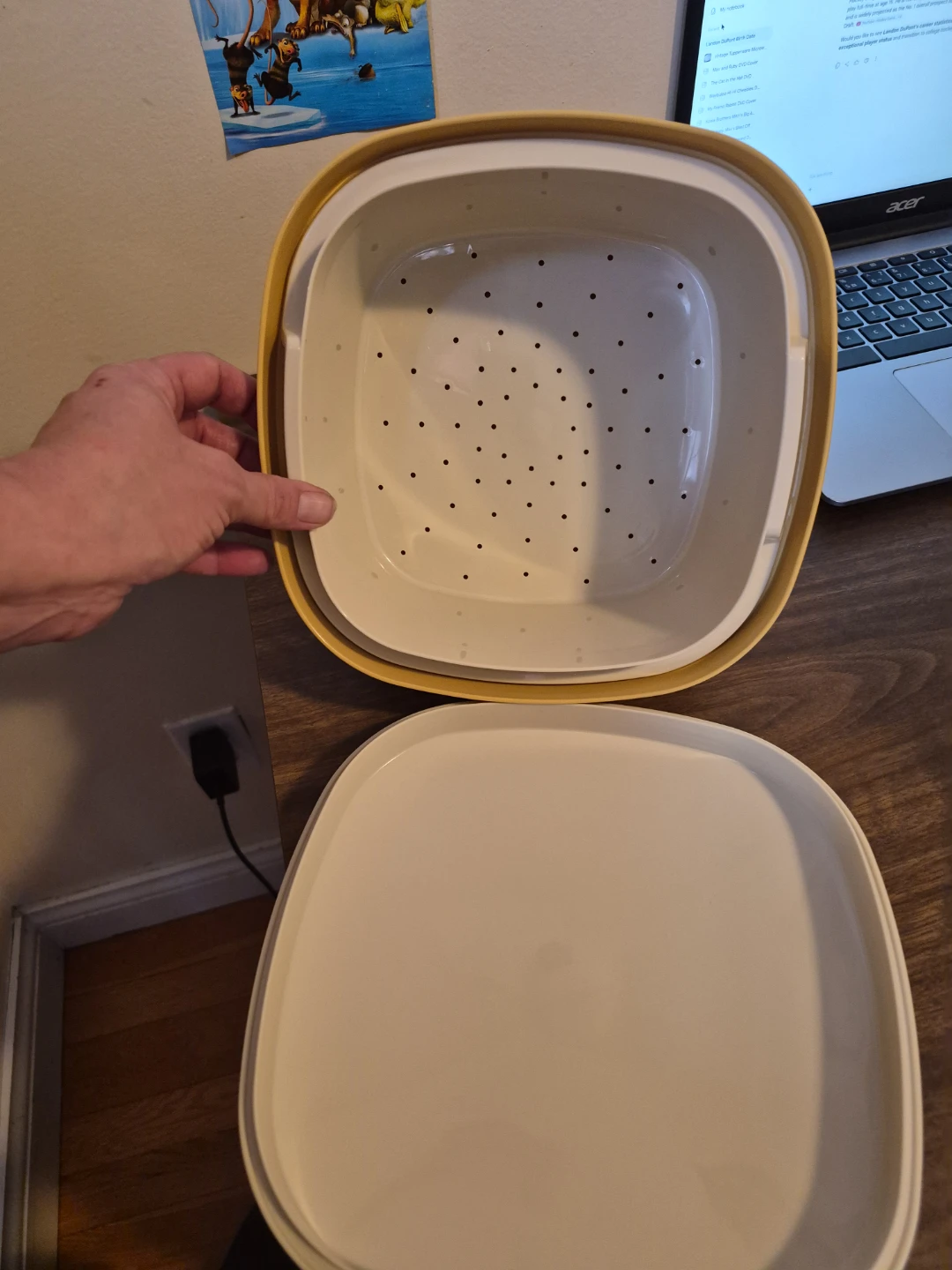 Vintage Tupperware 3-piece microwave steamer/strainer set - photo 2