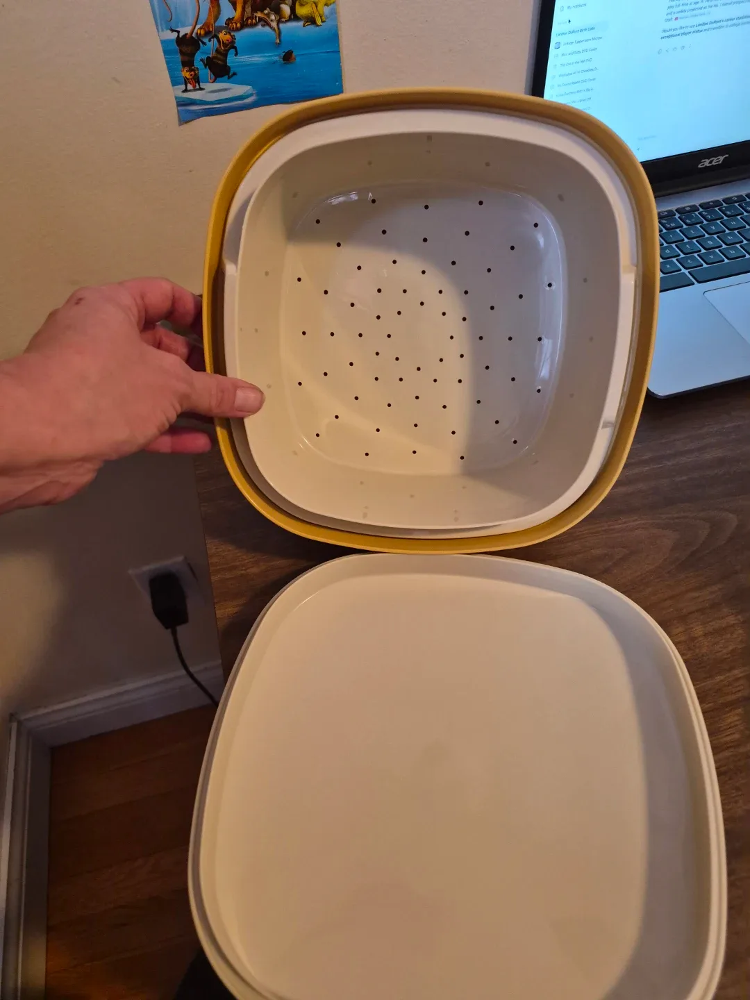 Vintage Tupperware 3-piece microwave steamer/strainer set - photo 2