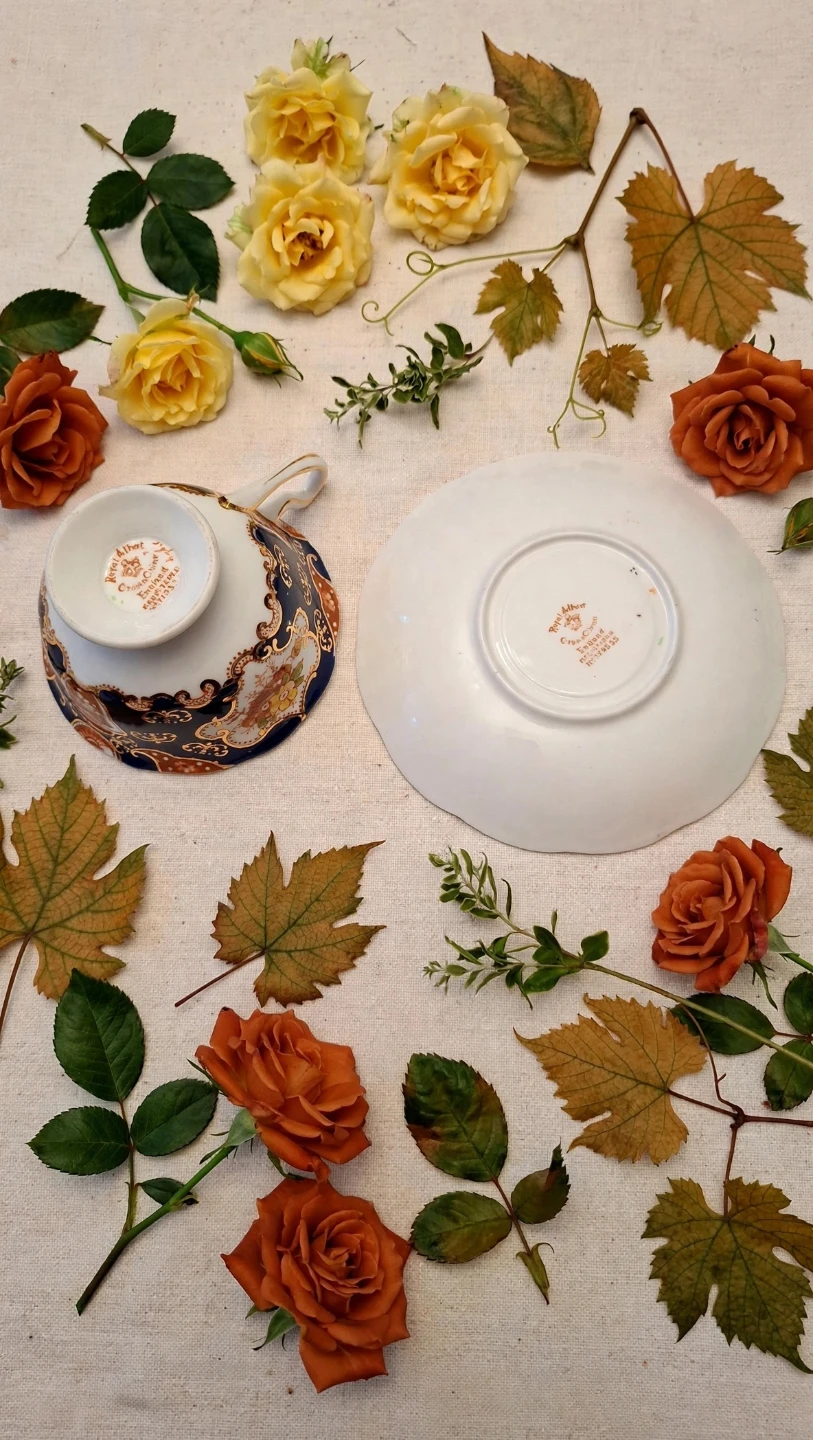 Royal Albert Heirloom Teacup & Saucer - photo 5