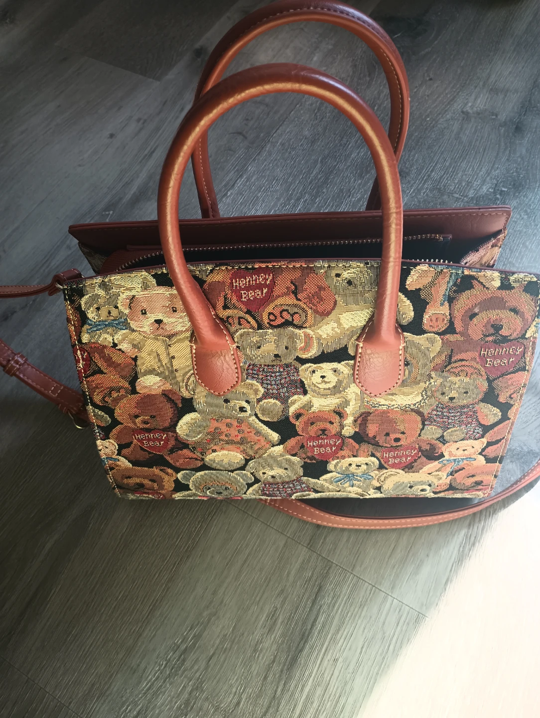 Henney Bear Tapestry Handbag - photo 4