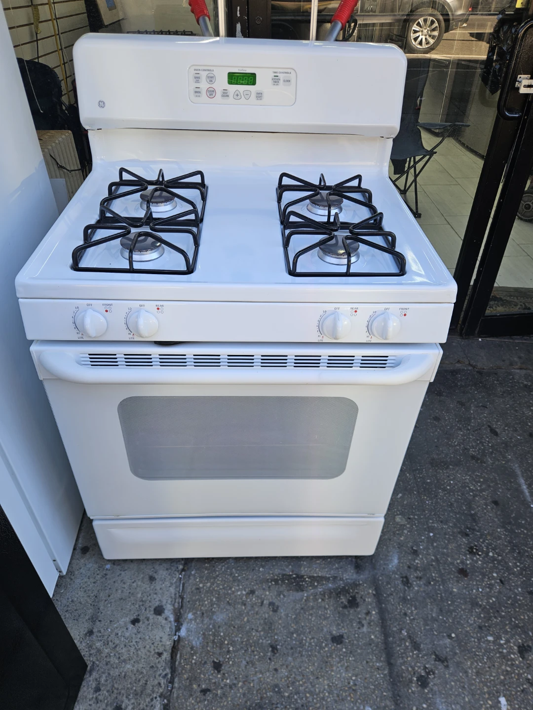 GE White Gas Range