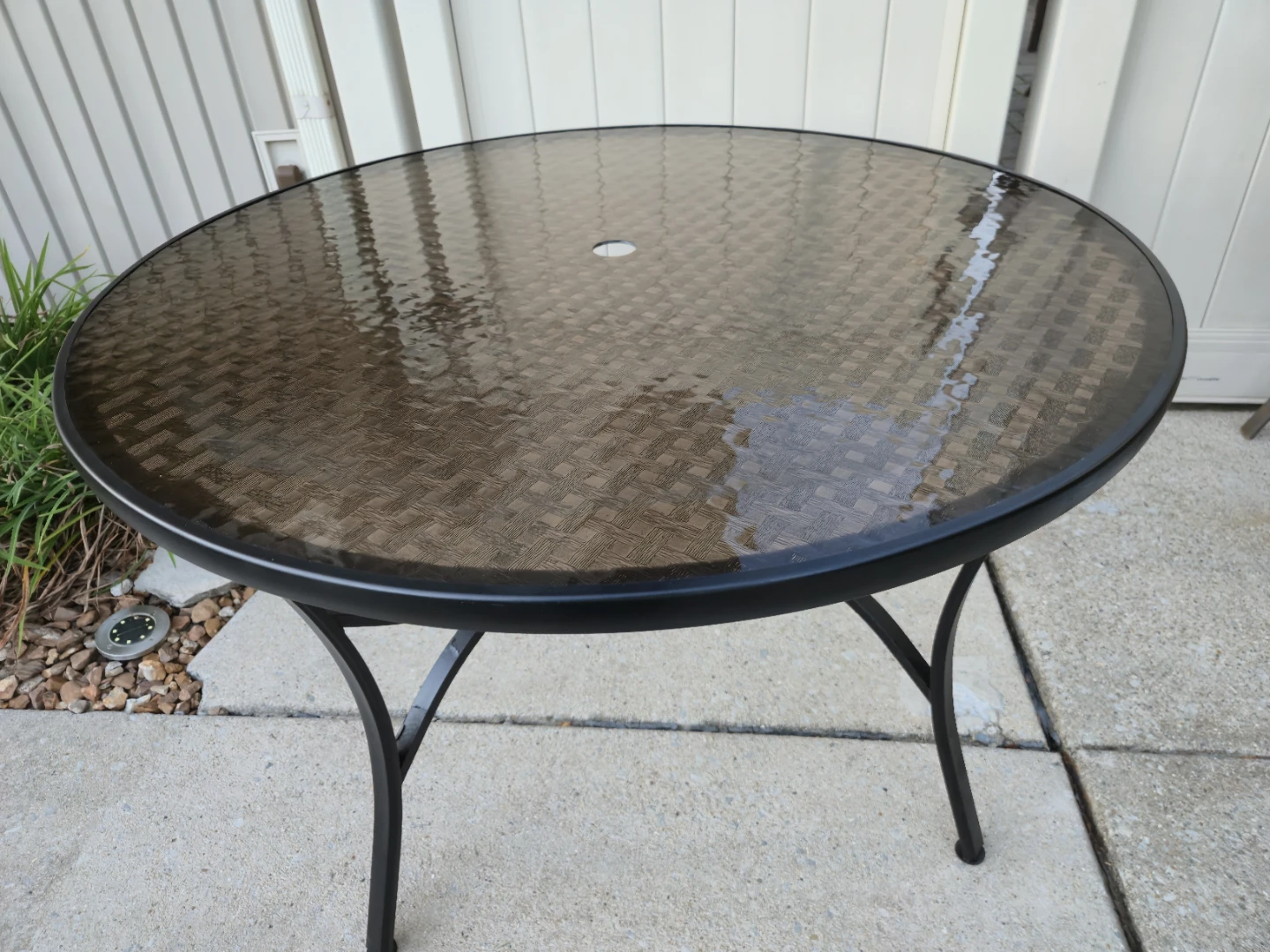 Round Glass Patio Dining Table – 46" – Metal Frame - photo 2