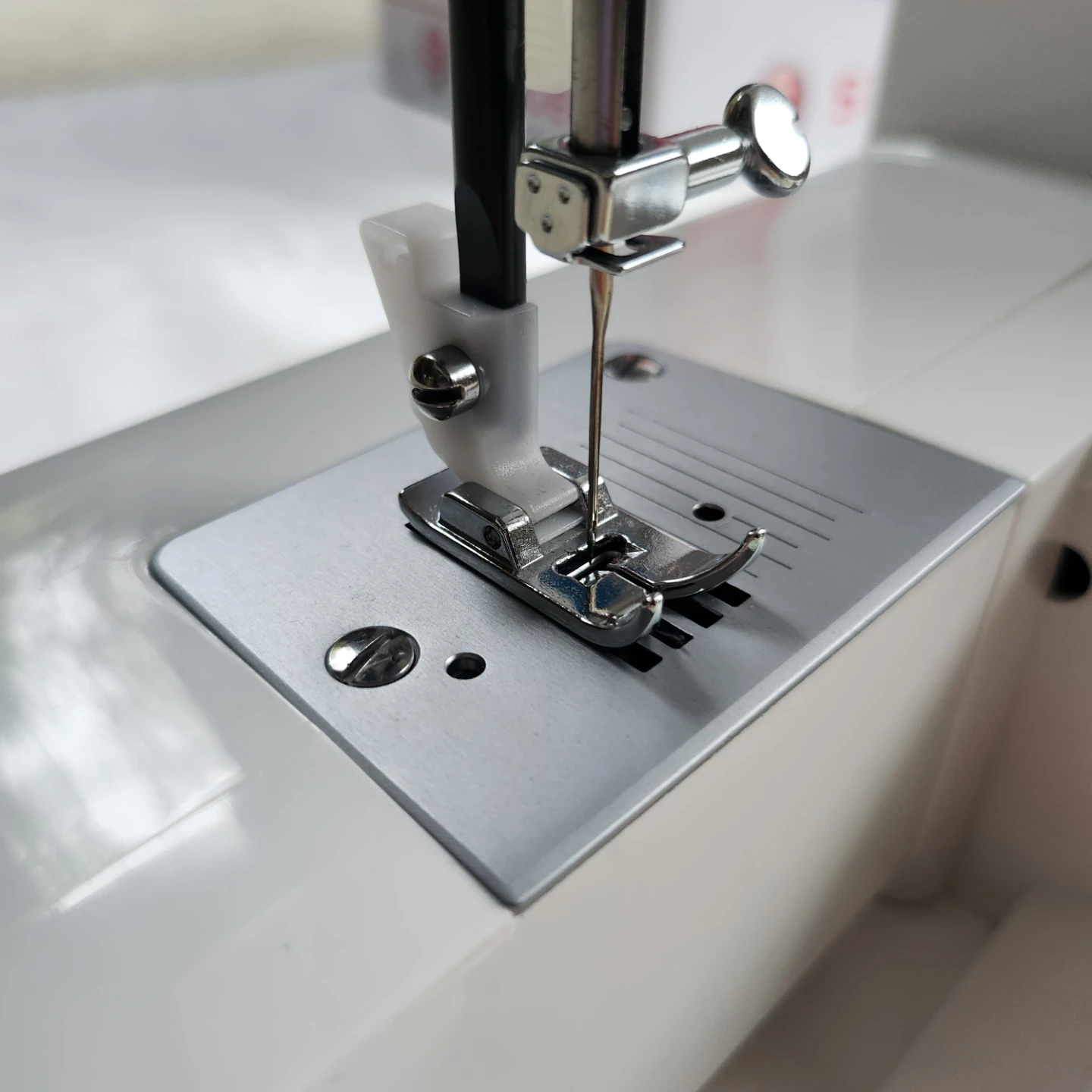 Singer Start 1304 Sewing Machine with Accessories - photo 3