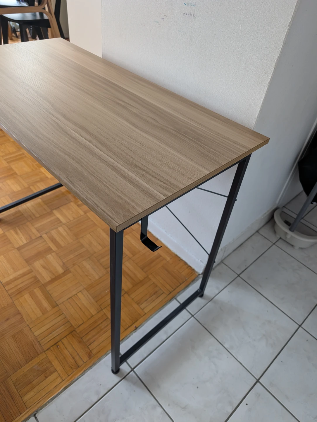 Desk - photo 3