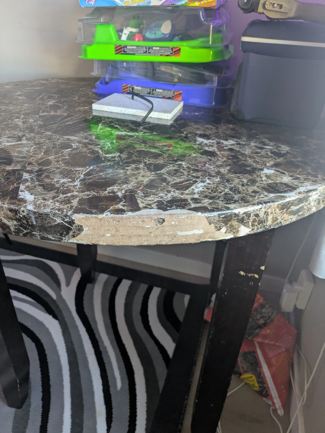 Round Faux Marble Accent Table - photo 4