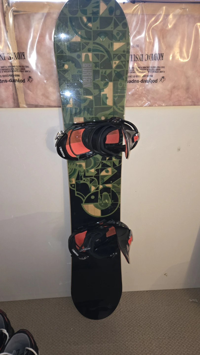 New vintage Burton Snowboard with Bindings - photo 3