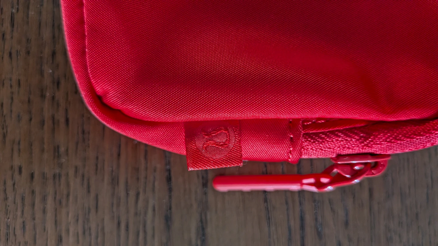 Lululemon Everywhere Belt Bag Canada Edition - photo 3