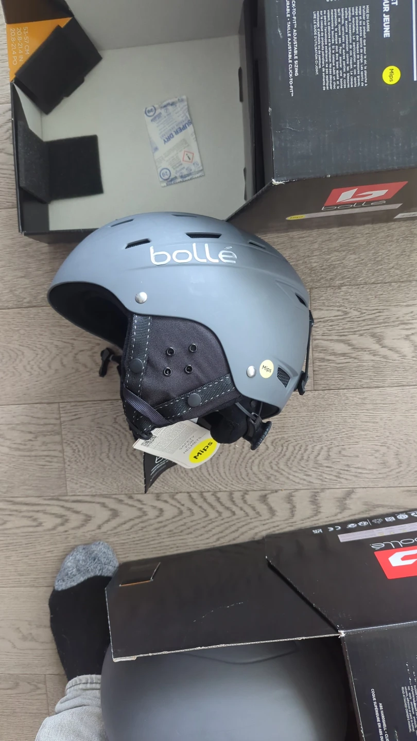 New Bollé Junior Snow Helmet - tags and box - photo 2