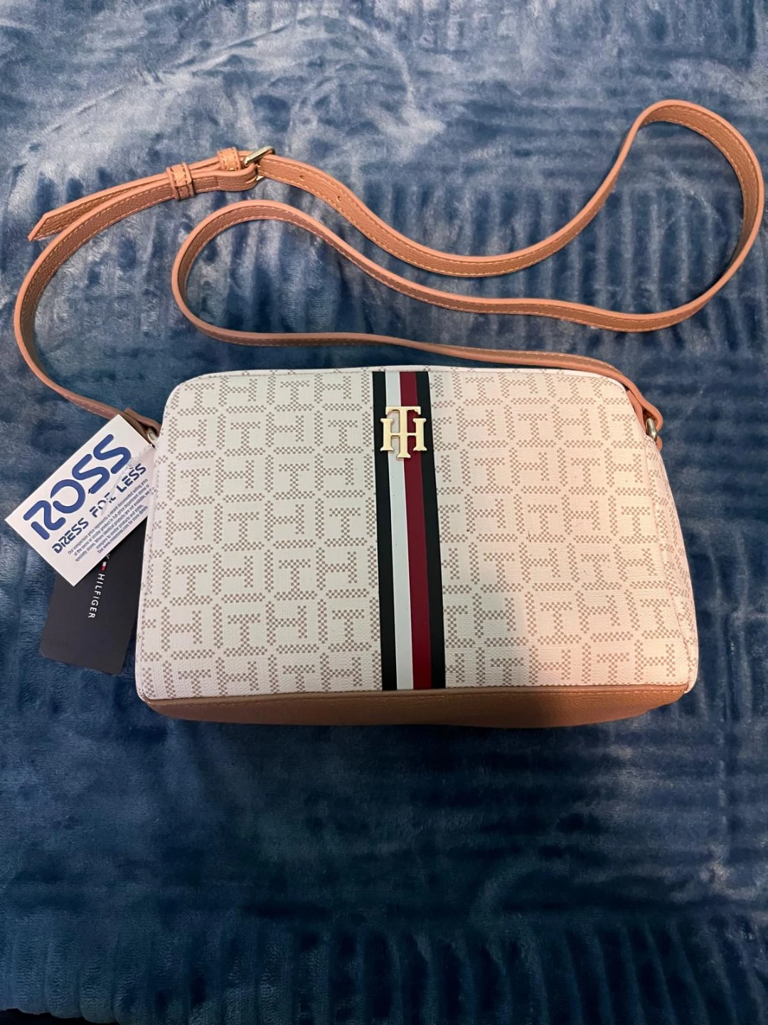 Selection of Tommy Hilfiger and Guess Bags - photo 2