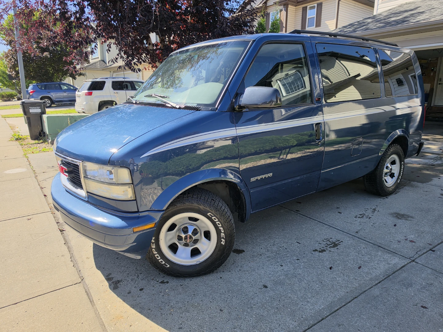 2002 gmc safari - photo 2