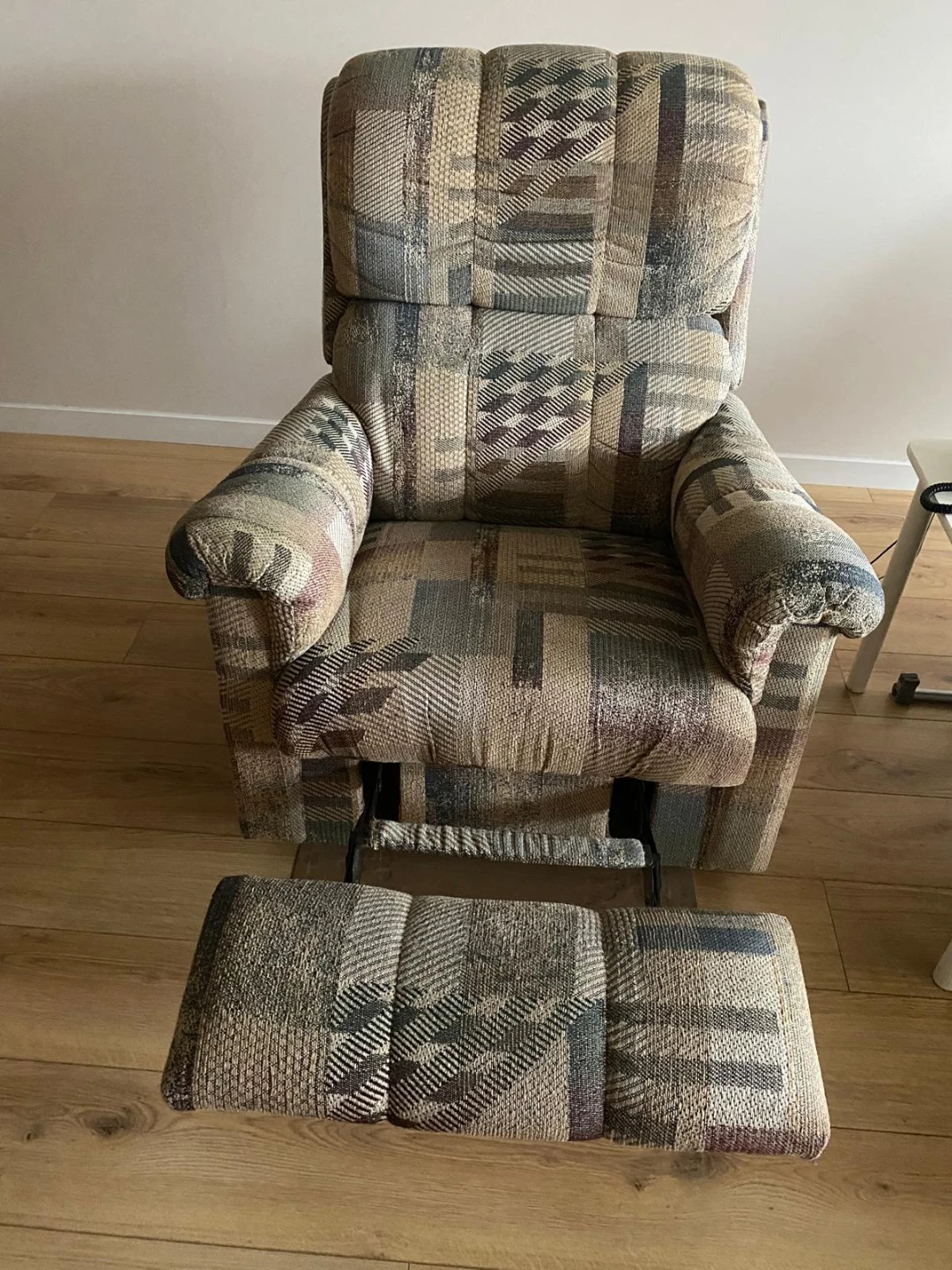 Patterned Reclining Armchair - photo 4