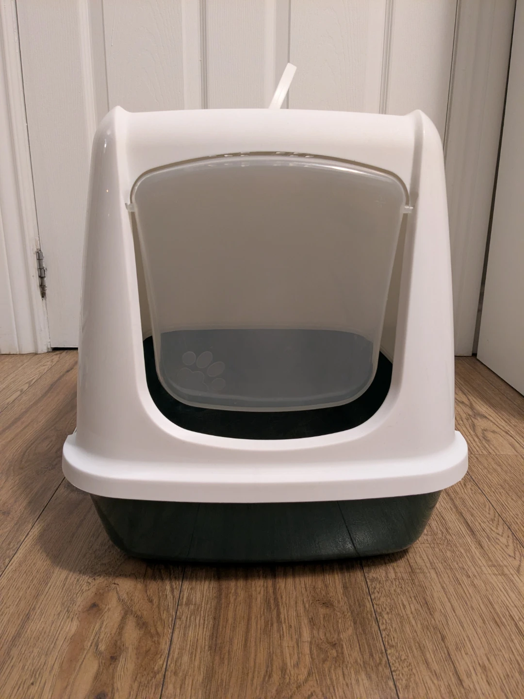 Litter box with lid