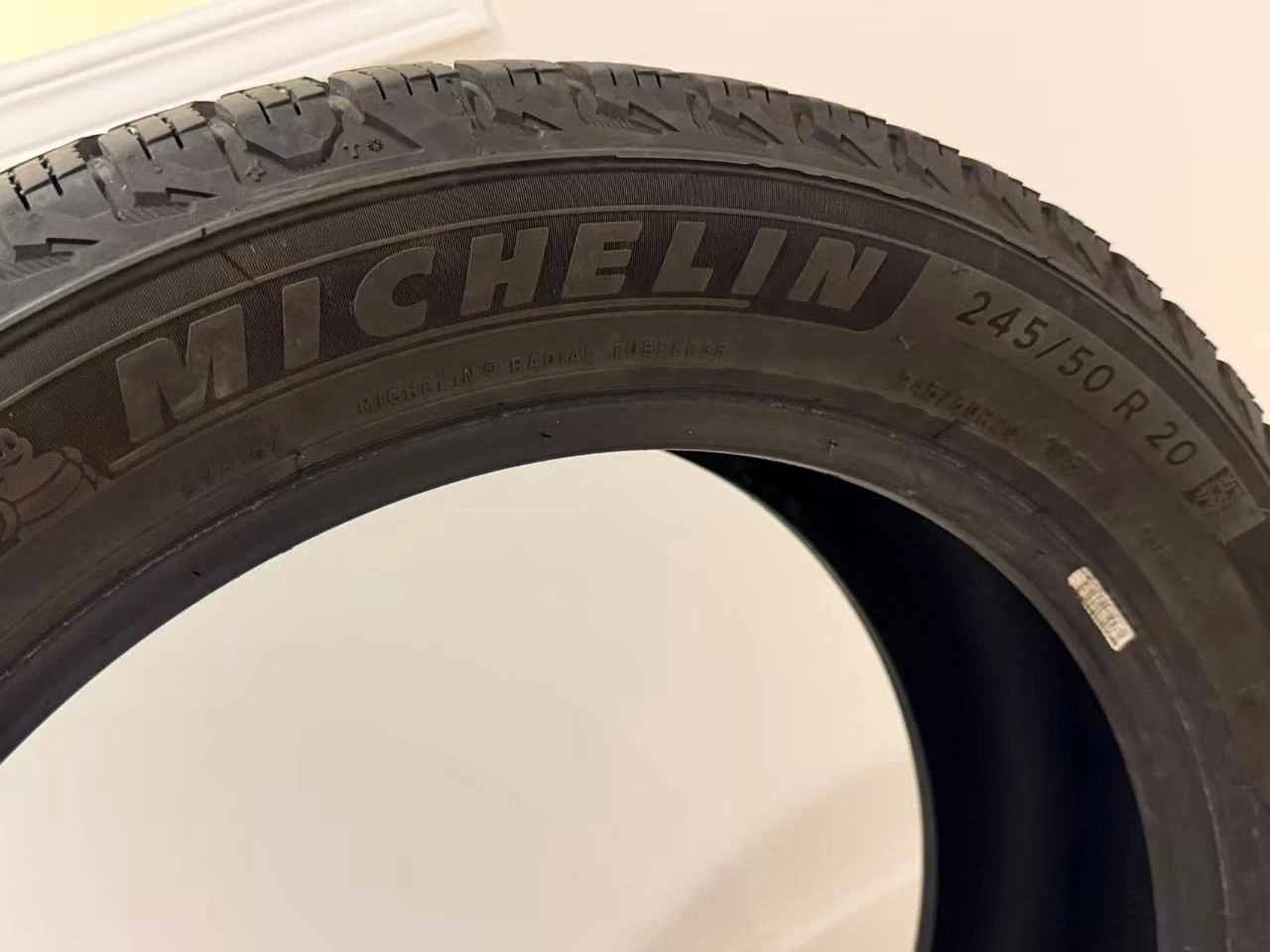 Michelin 20" X-Ice Snow SUV Tire 245/50 R20