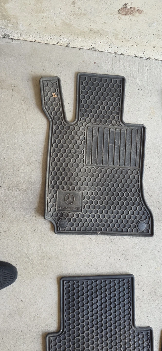 Mercedes-Benz Floor Mat Set for C class  2009-2015 - photo 4
