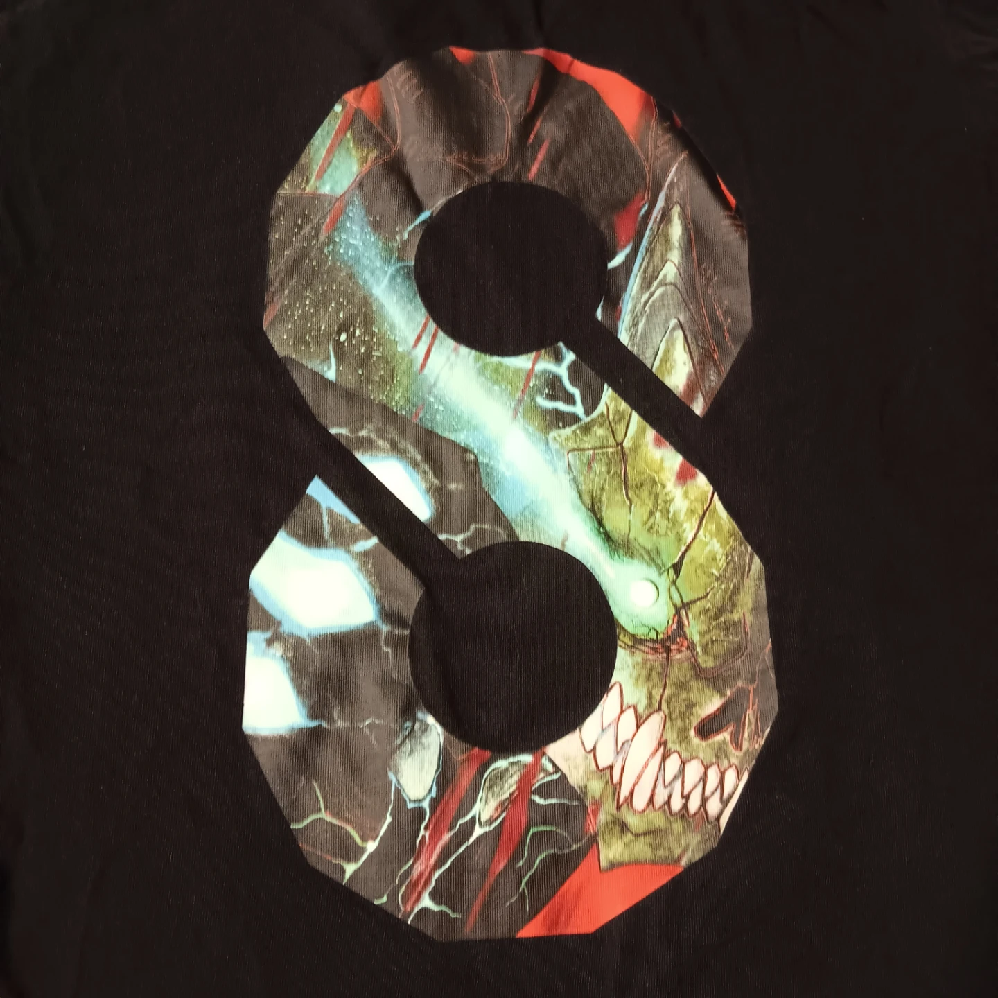Uniqlo UT Kaiju No. 8 T-Shirt Small - photo 2