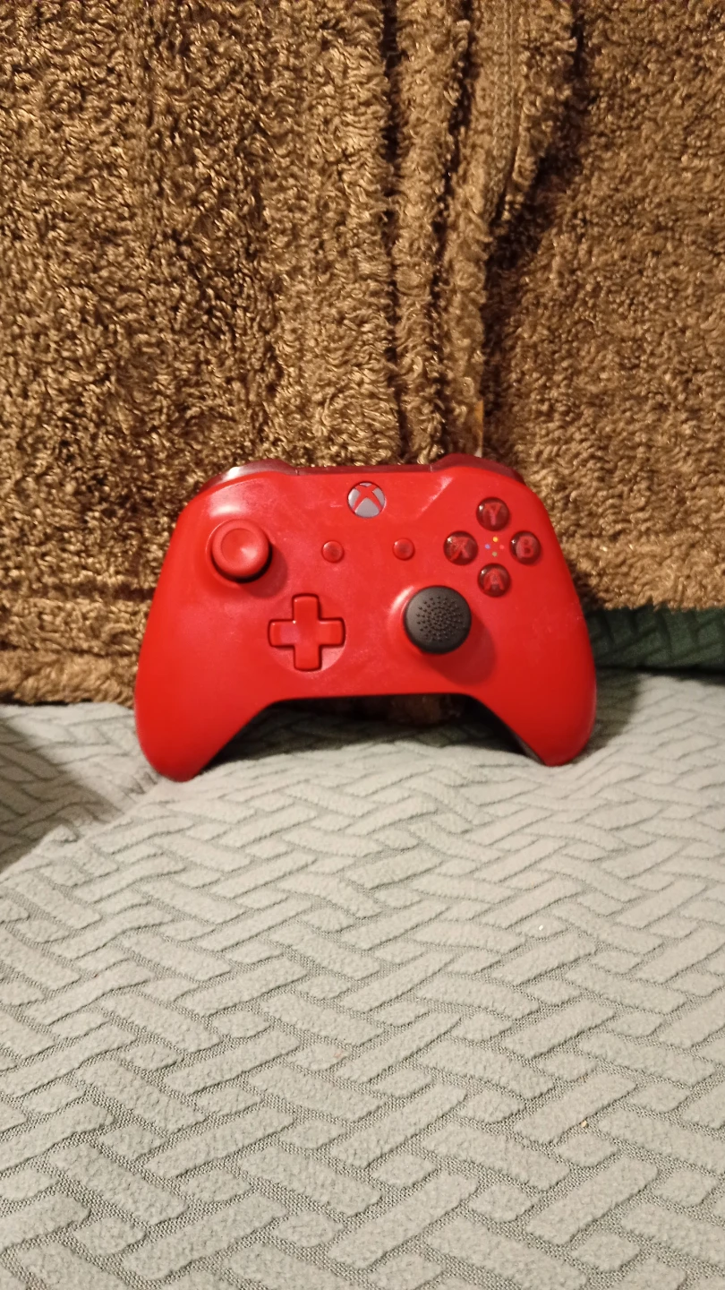Xbox Series S with Xbox one controller - photo 4