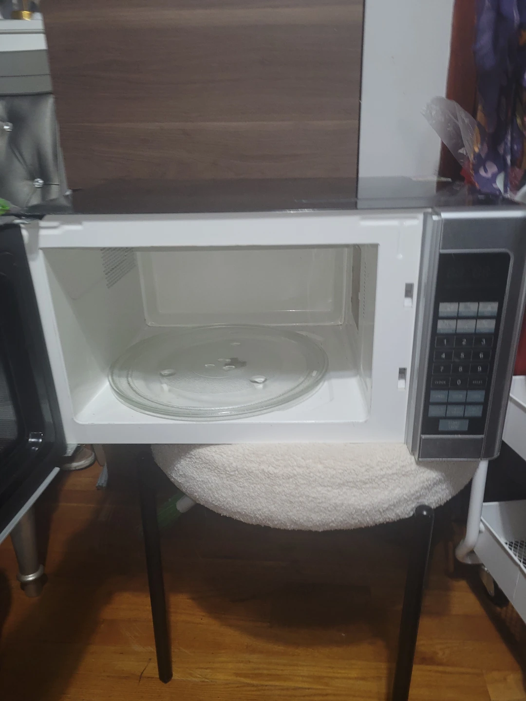 Emerson Microwave Oven - photo 2