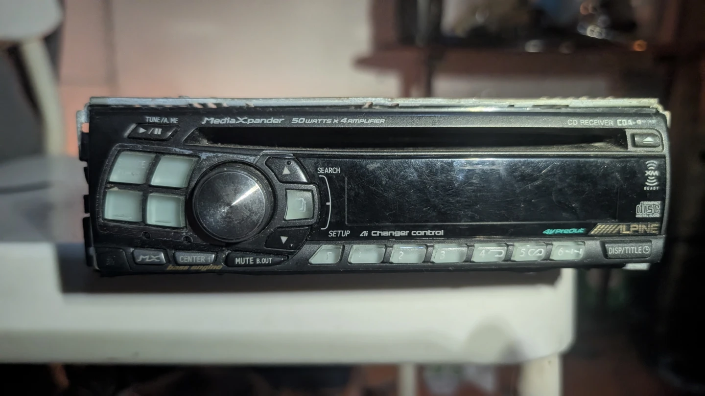 Alpine CDA-9825 CD Receiver