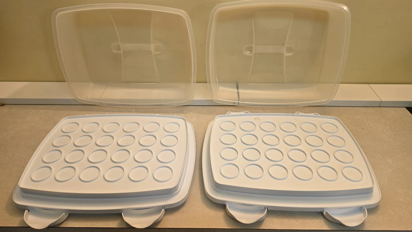 Two Wilton Cupcake Carriers - photo 3