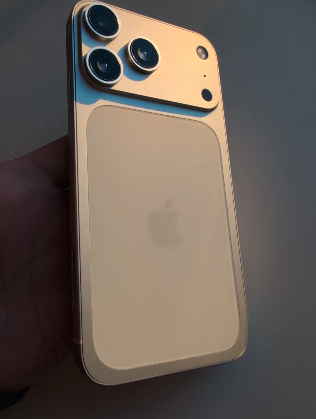 iPhone XR (modded, 18 Pro style) - photo 4
