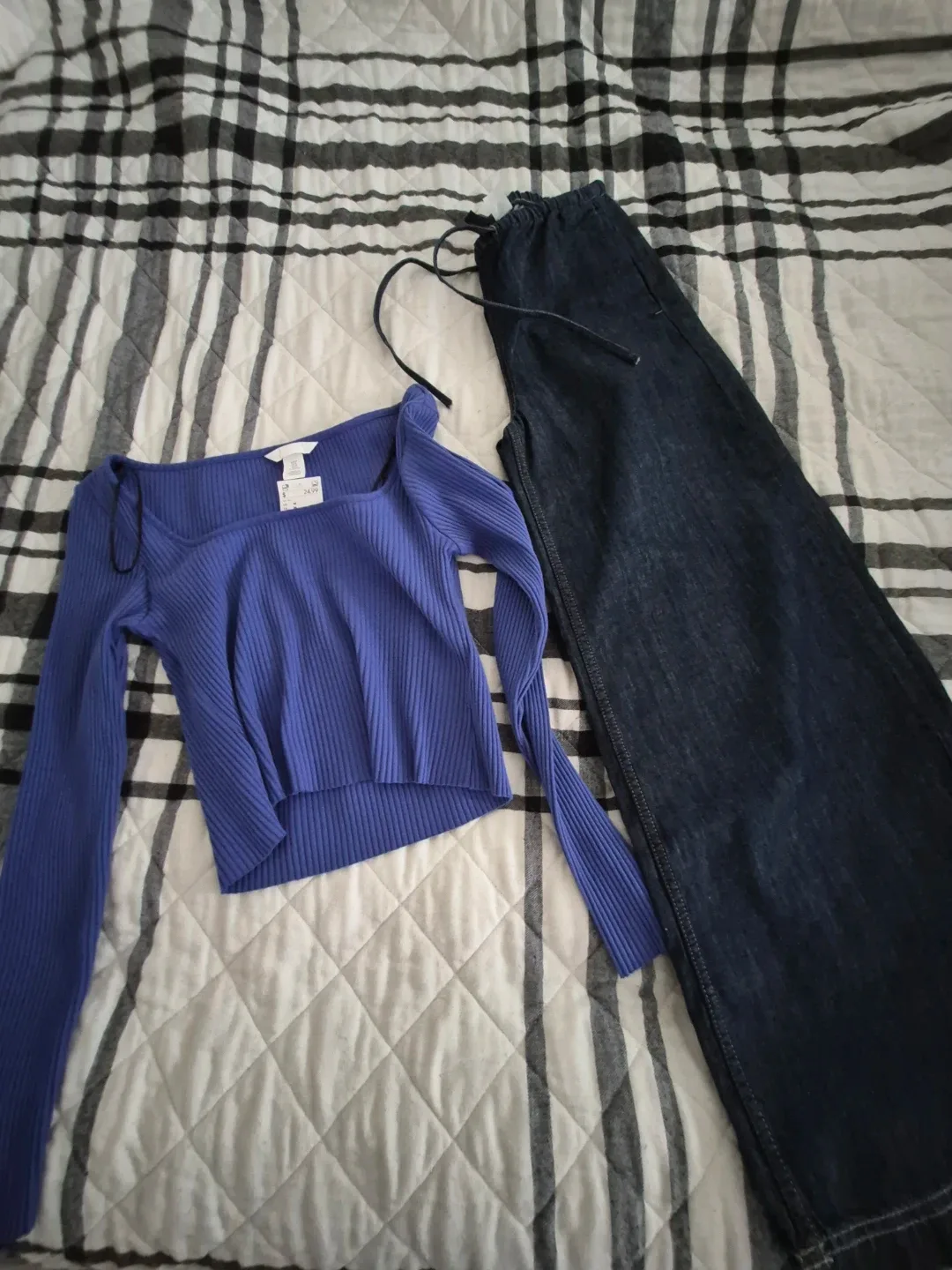 H&m medium shirt and size small wide leg jeans also from H&M. - photo 2