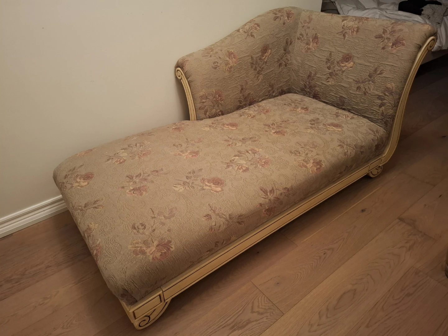 Vintage Style Floral Chaise Lounge